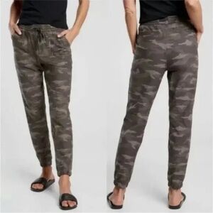 Athleta Farallon Camo Print Jogger Pants Women's Size 8